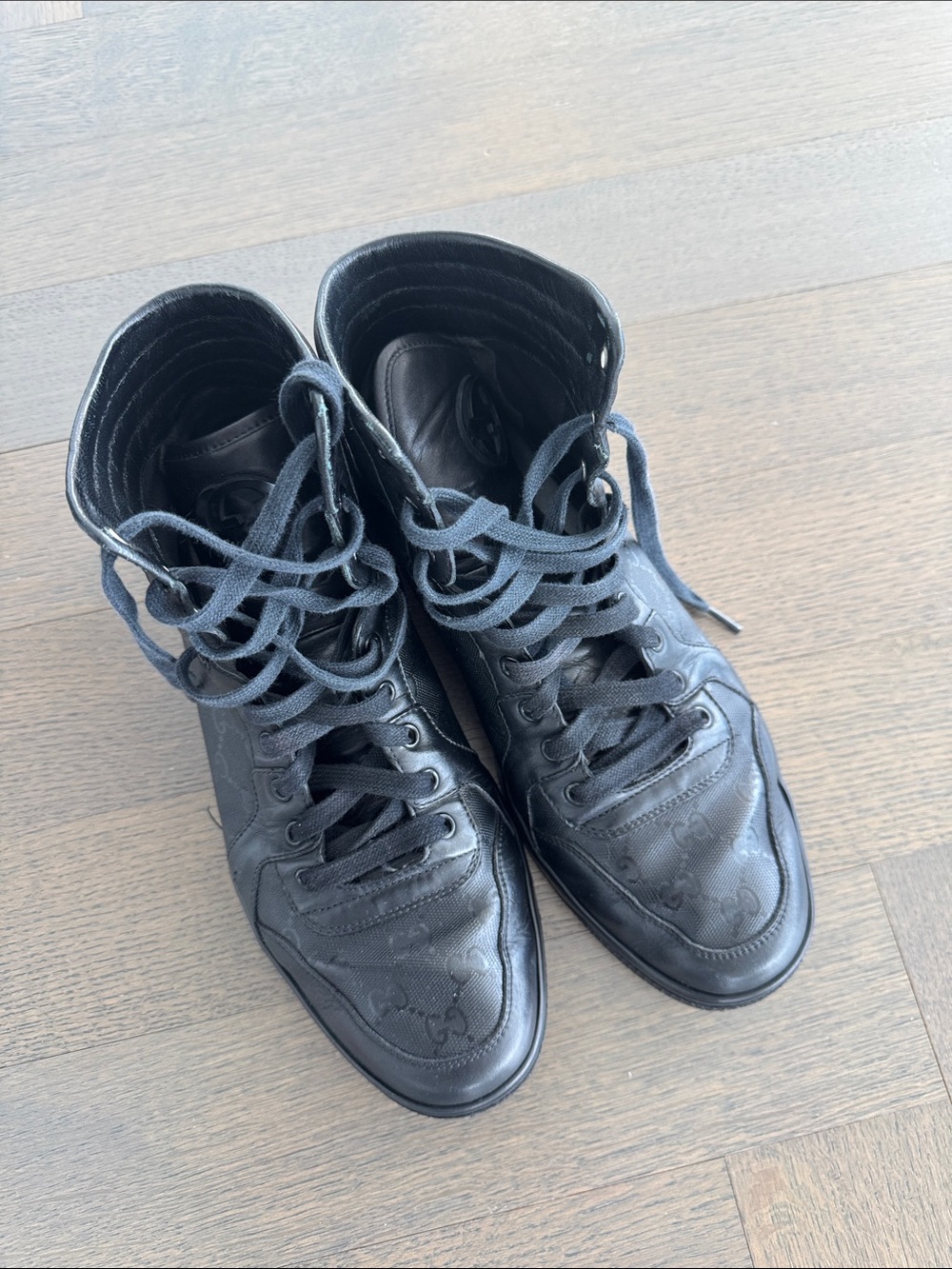 Gucci Men leather lace-up ankle boots, Size 9